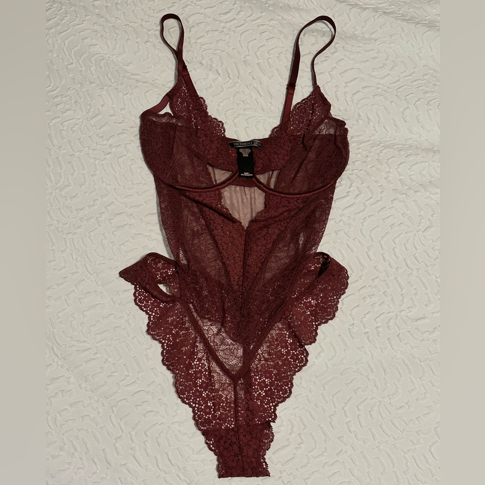 VS Embroidered Cutout Teddy - Picture 2 of 8